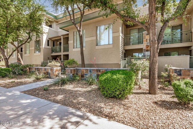 Foto del edificio - 815 E Rose Ln