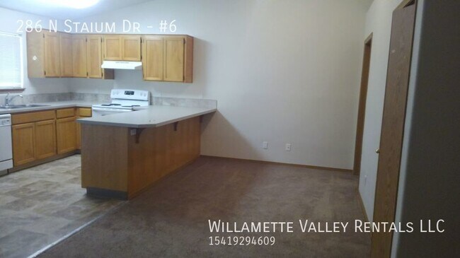 Building Photo - Duplex across from WOU