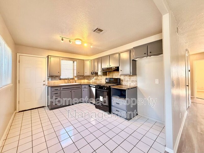 Building Photo - 2744 SW 64th St