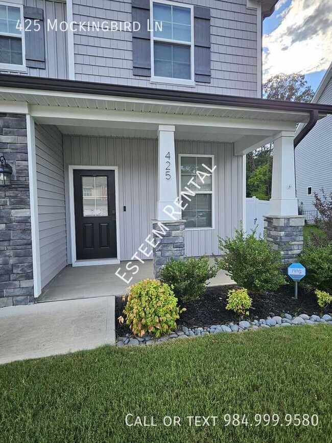 Foto del edificio - 425 Mockingbird Ln