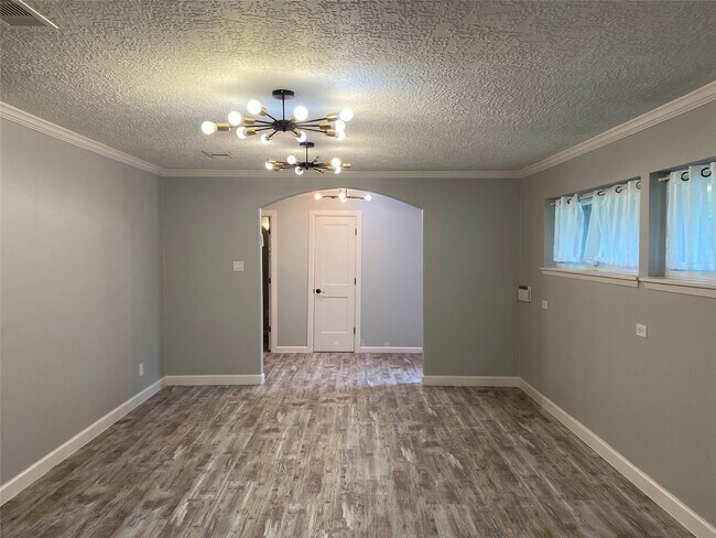 Building Photo - 9614 Greenwillow Dr