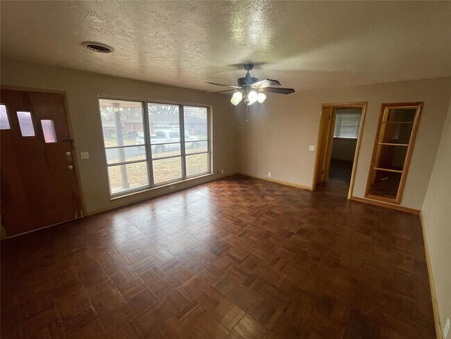 Foto del edificio - 1019 N Randall Rd