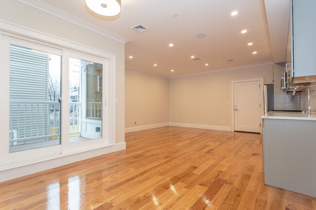 Building Photo - 17 Vinton St