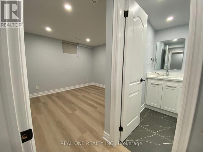 Building Photo - 1186 Shadeland Dr