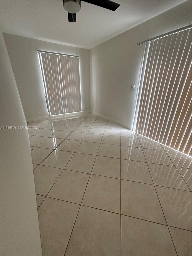 Building Photo - 4156 SW 24th St