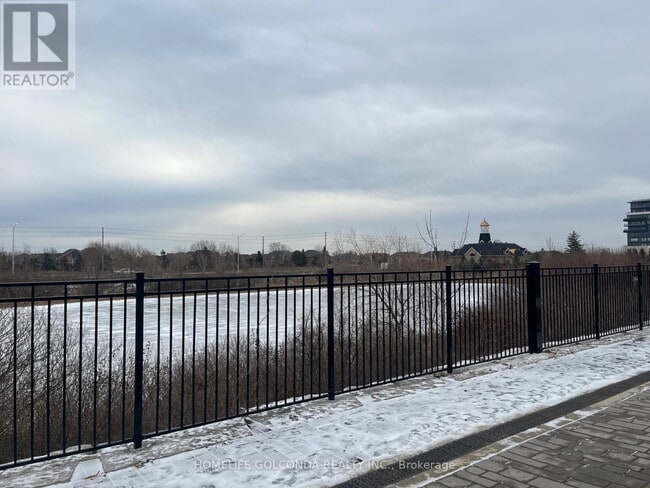 Photo du bâtiment - 3045 George Savage Ave