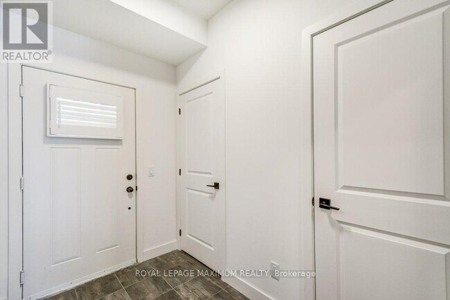 Building Photo - 10-210 Beausoleil Ln
