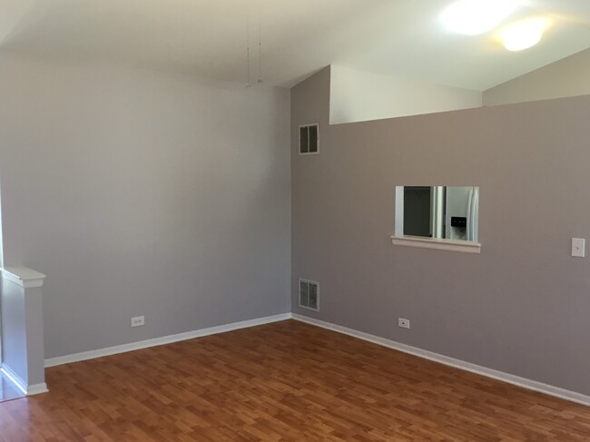 Building Photo - 2760 Hillsboro Lane