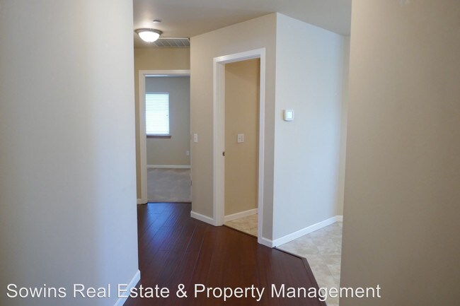 Foto del edificio - 3 br, 2 bath House - 90 NW Birch Ave.