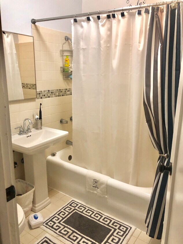 Foto del edificio - 5843 Haas Ave