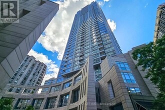 Building Photo - 2181-2181 Yonge St