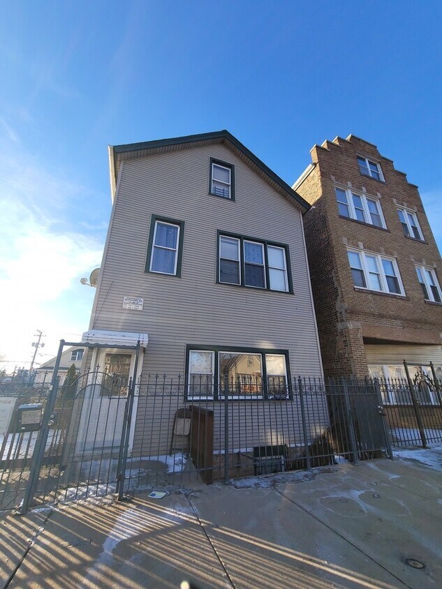 Primary Photo - 8846 S Houston Ave