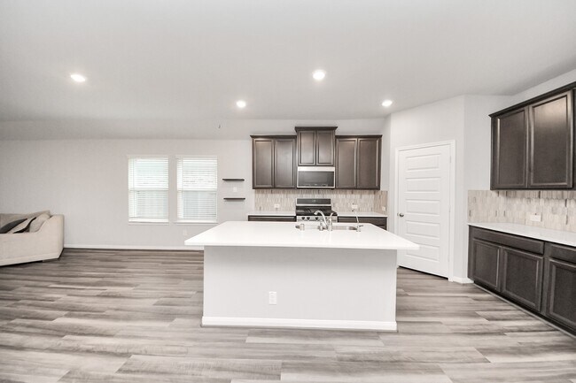 Building Photo - 518 Ellwood Terrace Ln