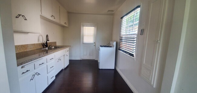 Building Photo - 9516 Bogue St