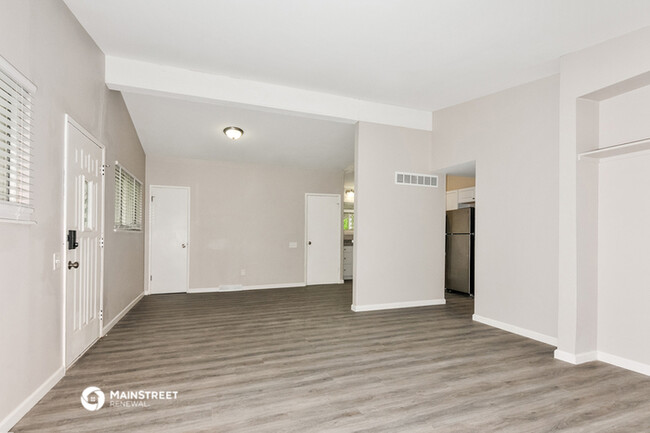Building Photo - 1545 Swan Dr