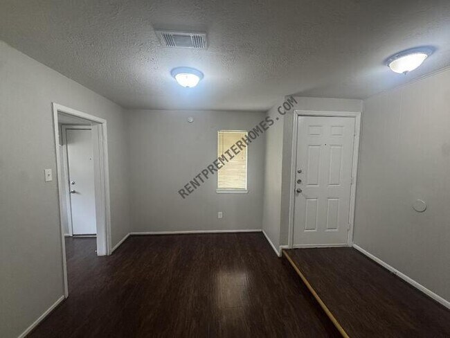 Building Photo - 23139 Lestergate Dr