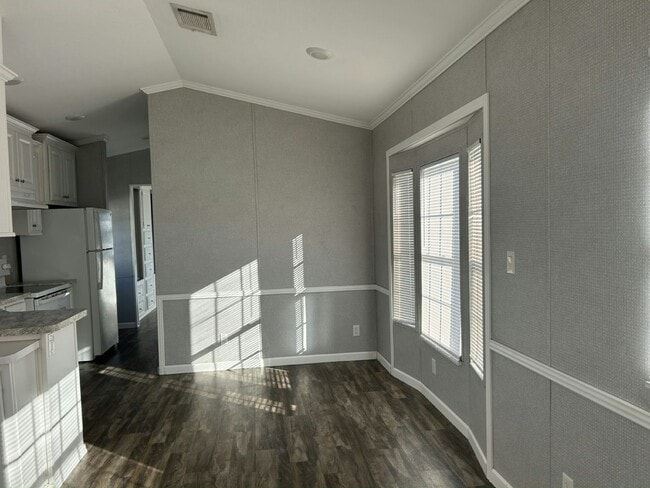 Building Photo - 6941 MacDonald Ct