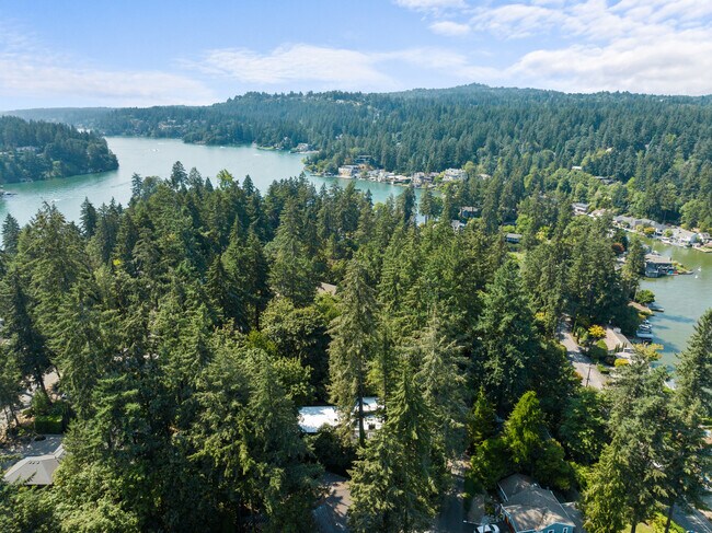 Foto del edificio - 570 Middlecrest Rd