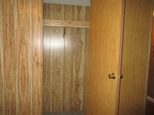 Building Photo - 413 Debby St