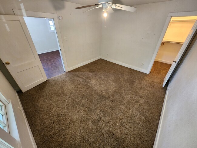 Foto del edificio - 426 W 5th