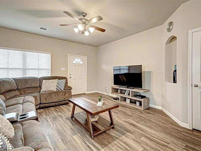 Foto del edificio - 3843 Briar Water Ct