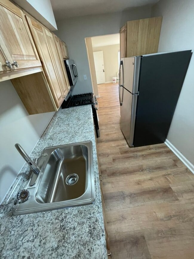 Foto del edificio - Spacious 1 Bedroom Apartment with Garage Space in the heart of Bellevue!