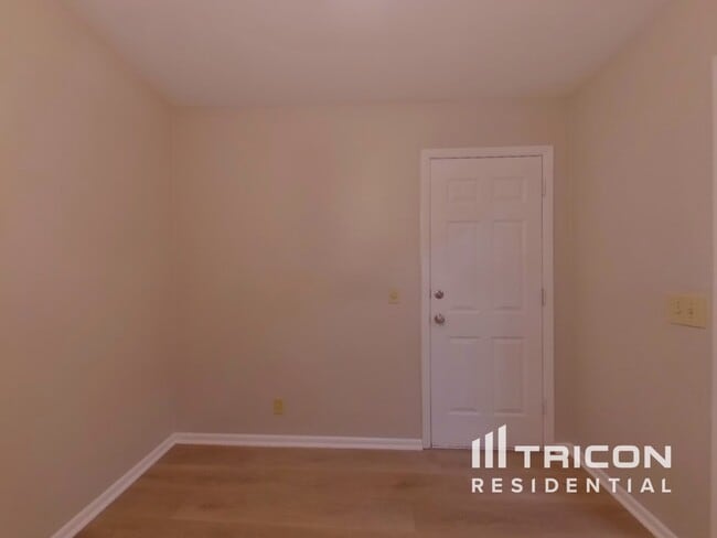 Building Photo - 2087 Meadowbrook Dr SW