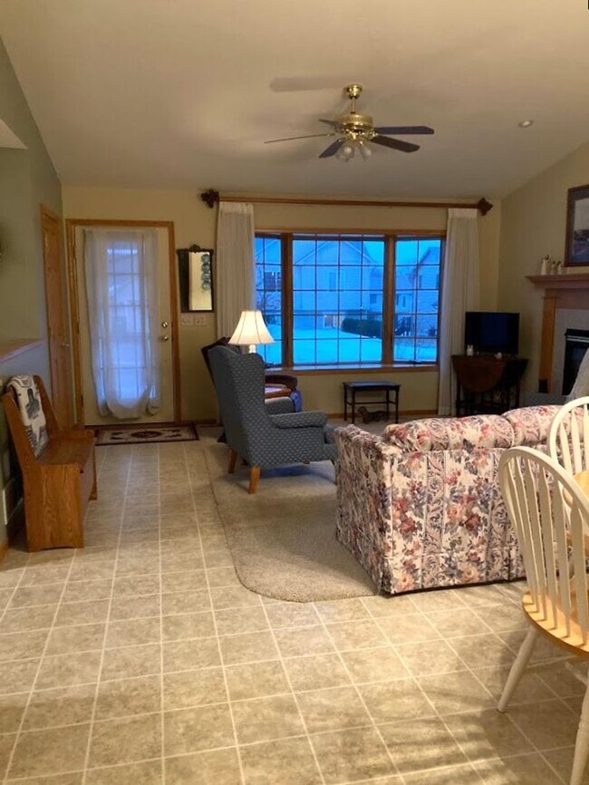 Foto del edificio - 4 Bedroom Twin Home