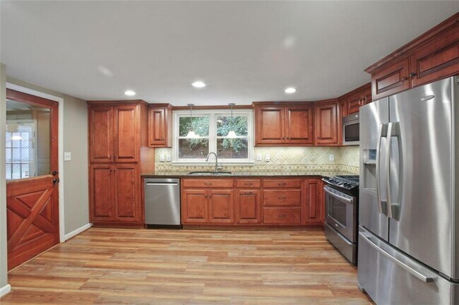 Foto del edificio - 461 Village Green Ct SW