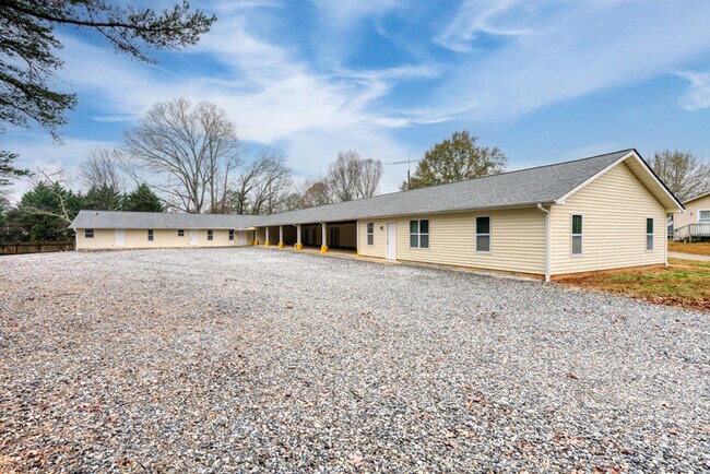 Building Photo - Saddle Club