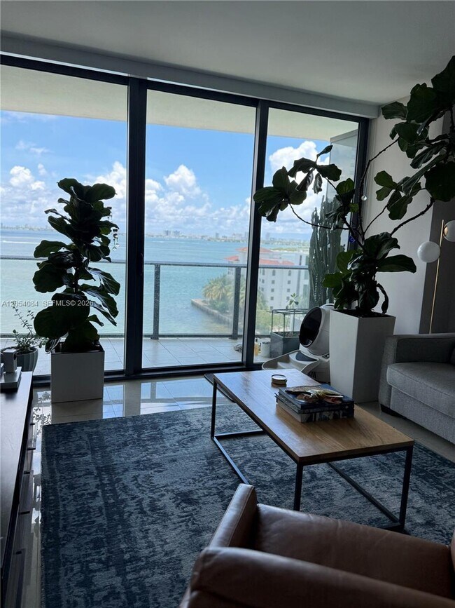 Foto del edificio - 460 NE 28th St