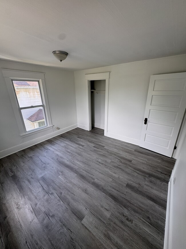 Building Photo - 2105 Sherman Ave