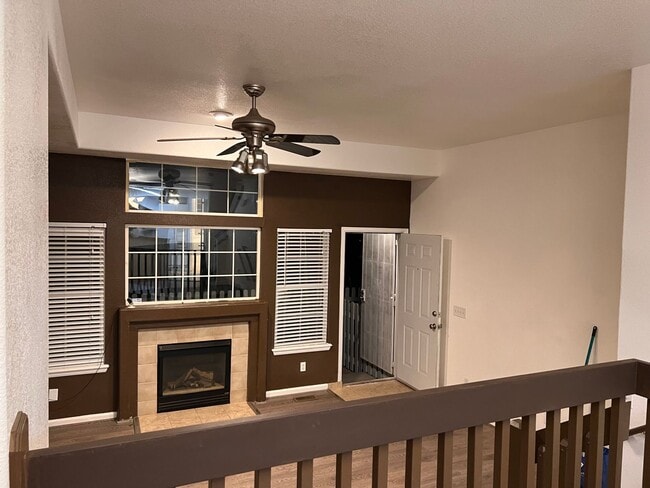 Building Photo - Gorgeous 2 bed/2.5 bath townhome in Welby ...