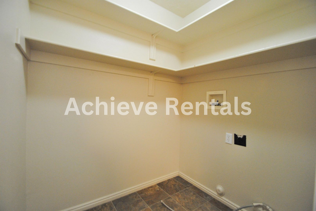 Building Photo - 47 W Kensington Pl