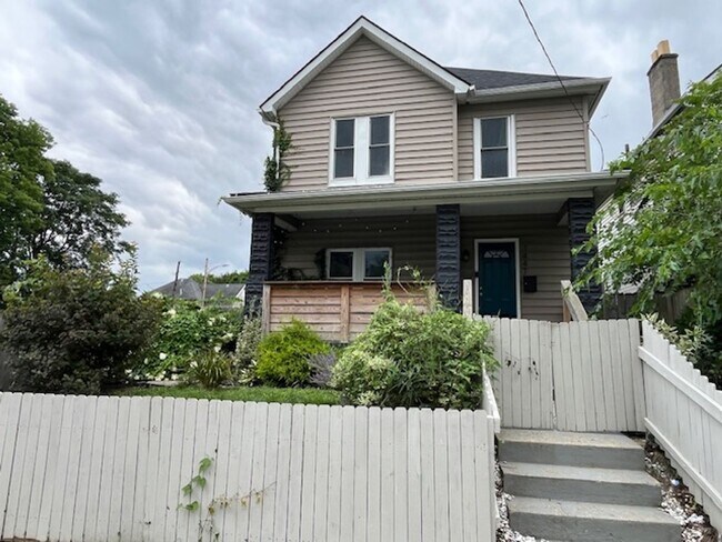 Building Photo - 3 Bedroom in Mt. Vernon!