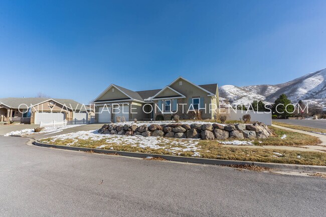 Building Photo - 1595 S 50 W
