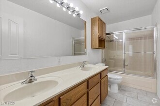 Building Photo - 2623 S Durango Dr