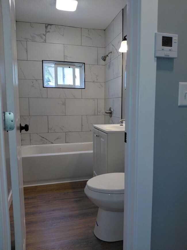 Foto del edificio - 411 SE Pinecrest Dr