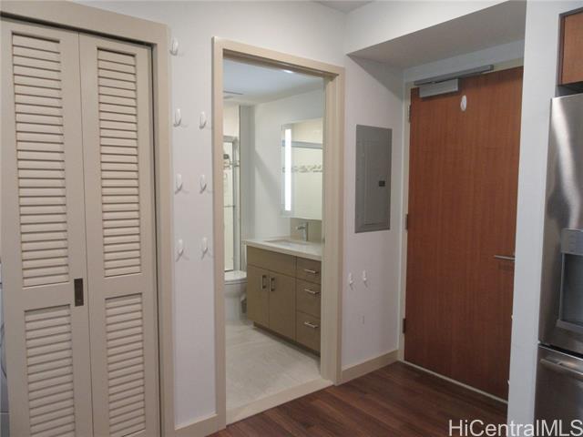 Building Photo - 555 South St