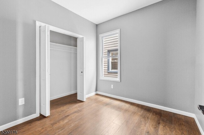 Building Photo - 487 S 17th St