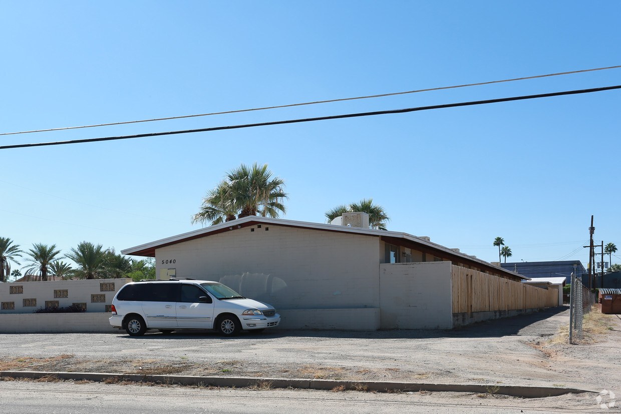 Building Photo - 5040 E Bellevue St