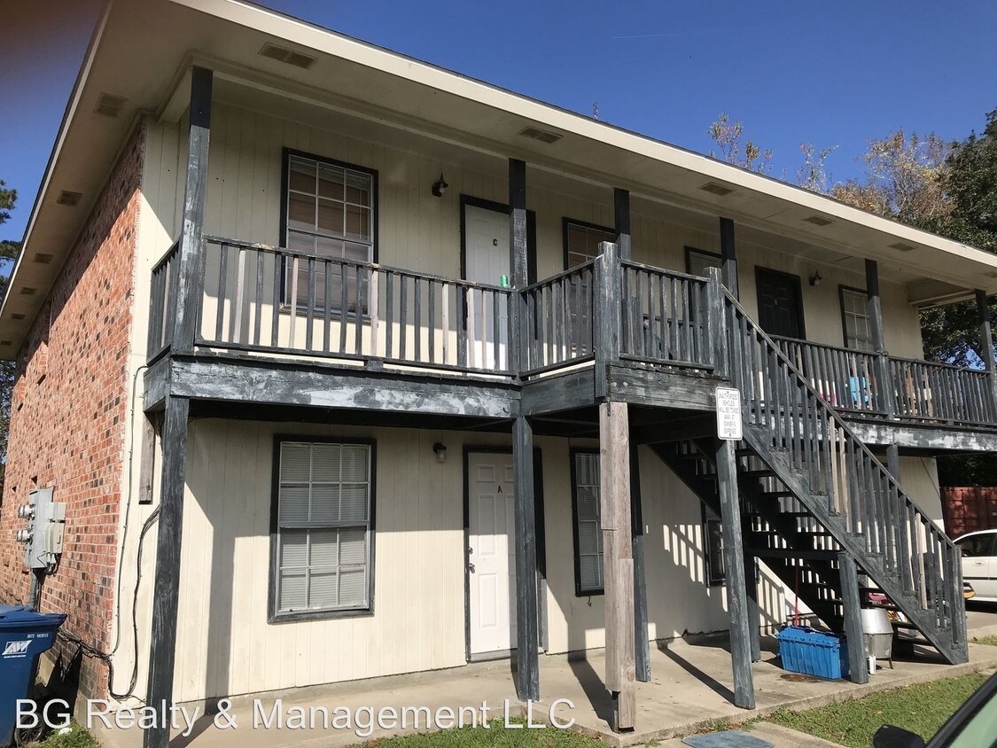 Primary Photo - 422 Vieux Orleans Cir