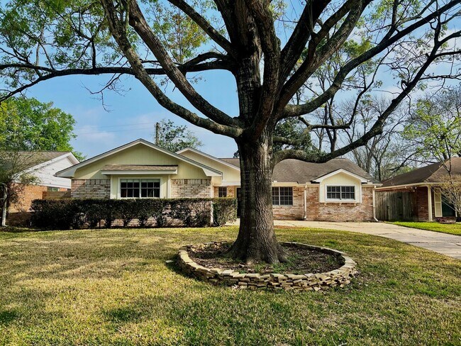 Foto del edificio - 9418 Meadowbriar Ln