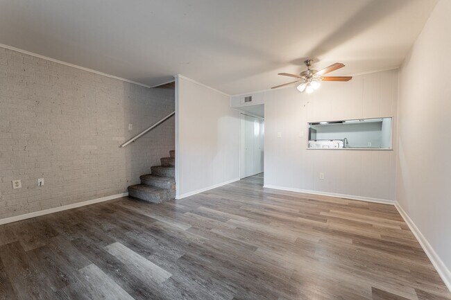 Building Photo - 2447 Brownlee St