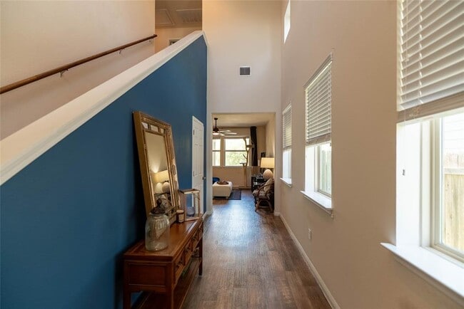 Foto del edificio - 415 Eagle Brook Ln