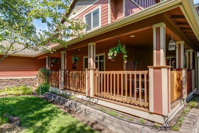 Building Photo - Beautiful & Inviting SW Redmond Home w/ At...