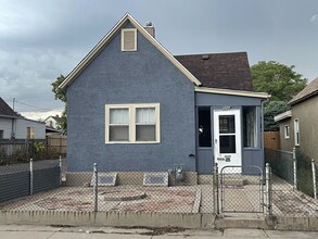 Building Photo - 1329 Spruce St