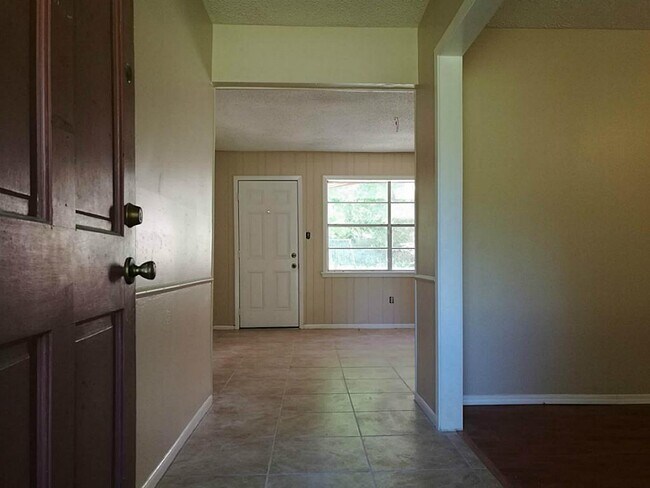 Foto del edificio - 151 Greenleaf Ln