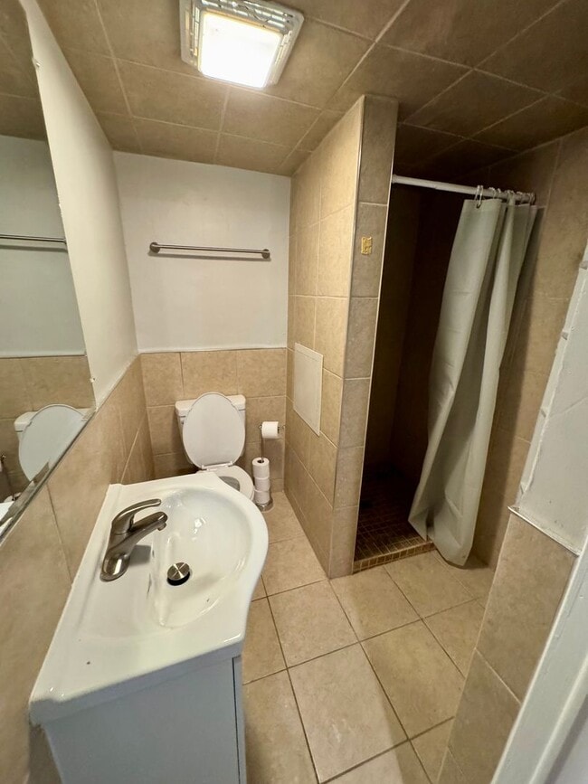 Building Photo - Newly Renovated 3-Bedroom, 2-Bathroom Home...