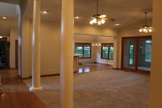 Foto del edificio - Coming Soon! Stunning Custom 4 Bedroom Hom...